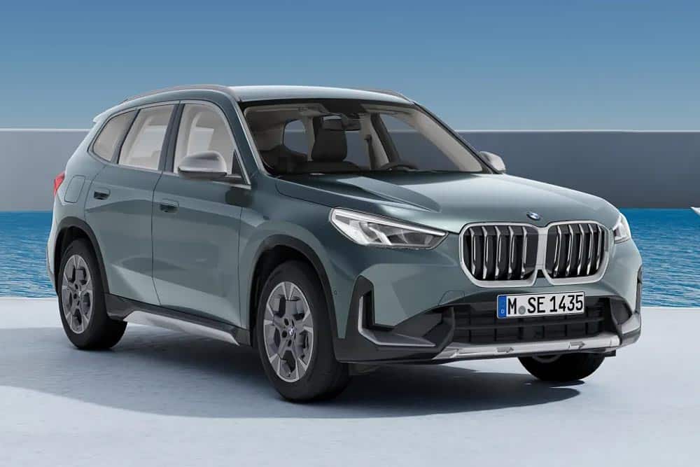 https://autogreeknews.gr/wp-content/uploads/2023/12/bmw-x1-sDrive20i-front.jpg