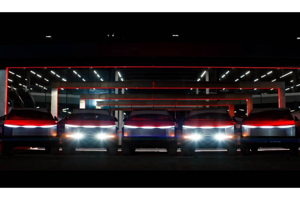 Φωτορυθμικό show από το Tesla Cybertruck (+video)