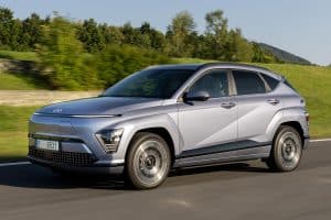 hyundai-kona-electric-0923-dynamic-05