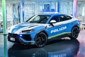 la-lamborghini-urus-performante-della-polizia-di-s (1)