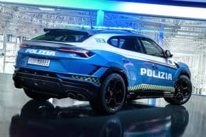 la-lamborghini-urus-performante-della-polizia-di-s (3)
