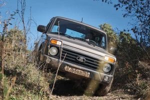 lada-niva-legend-urban-na-prirode (1)