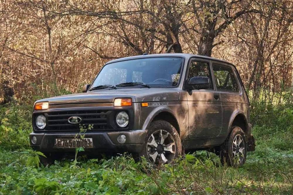 https://autogreeknews.gr/wp-content/uploads/2023/12/lada-niva-legend-urban-na-prirode-2.jpg