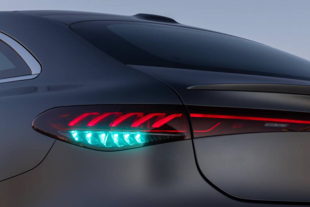 https://autogreeknews.gr/wp-content/uploads/2023/12/mercedes-drive-pilot-lights-02.jpg