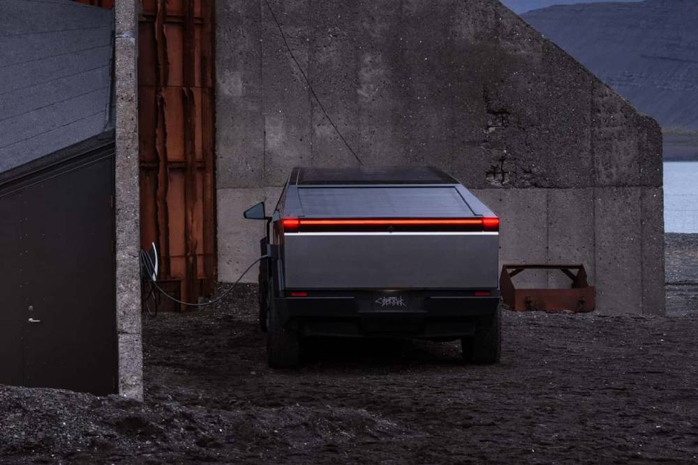 https://autogreeknews.gr/wp-content/uploads/2023/12/tesla-cybertruck-2.jpg