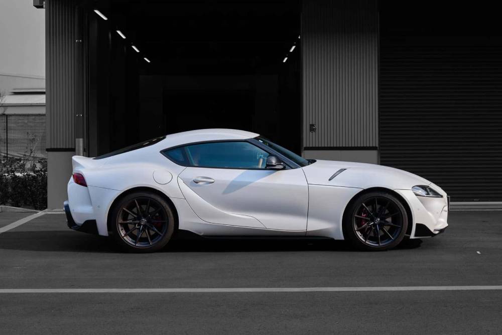 https://autogreeknews.gr/wp-content/uploads/2023/12/toyota-supra-generations-at-fuji-speedway-hotel-3.jpg