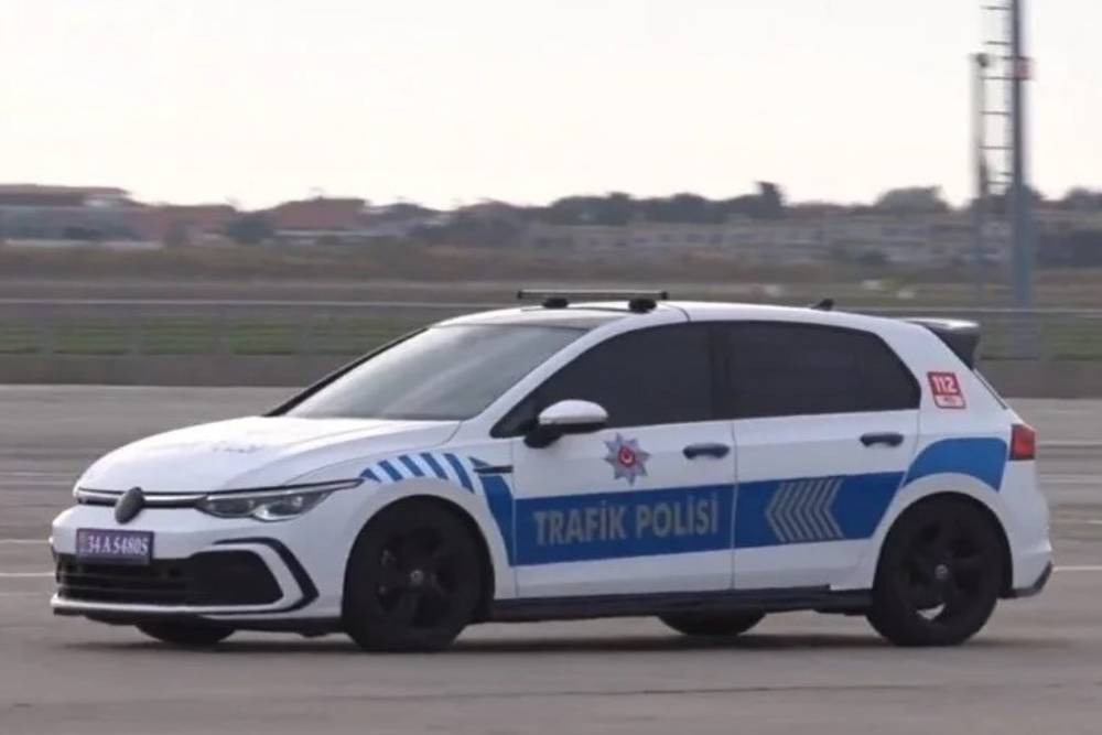 https://autogreeknews.gr/wp-content/uploads/2023/12/turkish-police-supercars-03.jpg