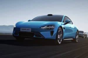 xiaomi-drops-the-su7-bomb-targets-500-miles-of-ran (18)