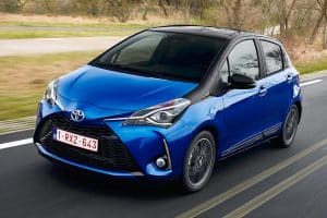2017-toyota-yaris-hybrid-(1)