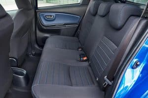 2017-toyota-yaris-hybrid-(3)