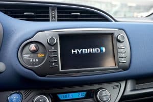 2017-toyota-yaris-hybrid-(6)