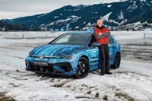 2025-volkswagen-golf-r-with-camouflage (4)