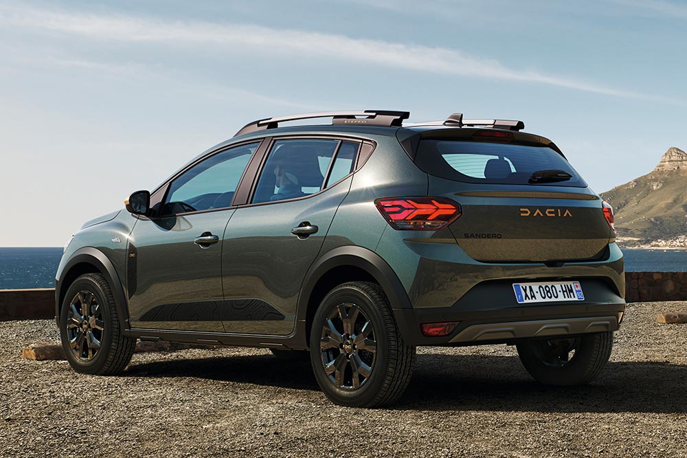 https://autogreeknews.gr/wp-content/uploads/2024/01/Dacia-Sandero-Extreme-rear.jpg