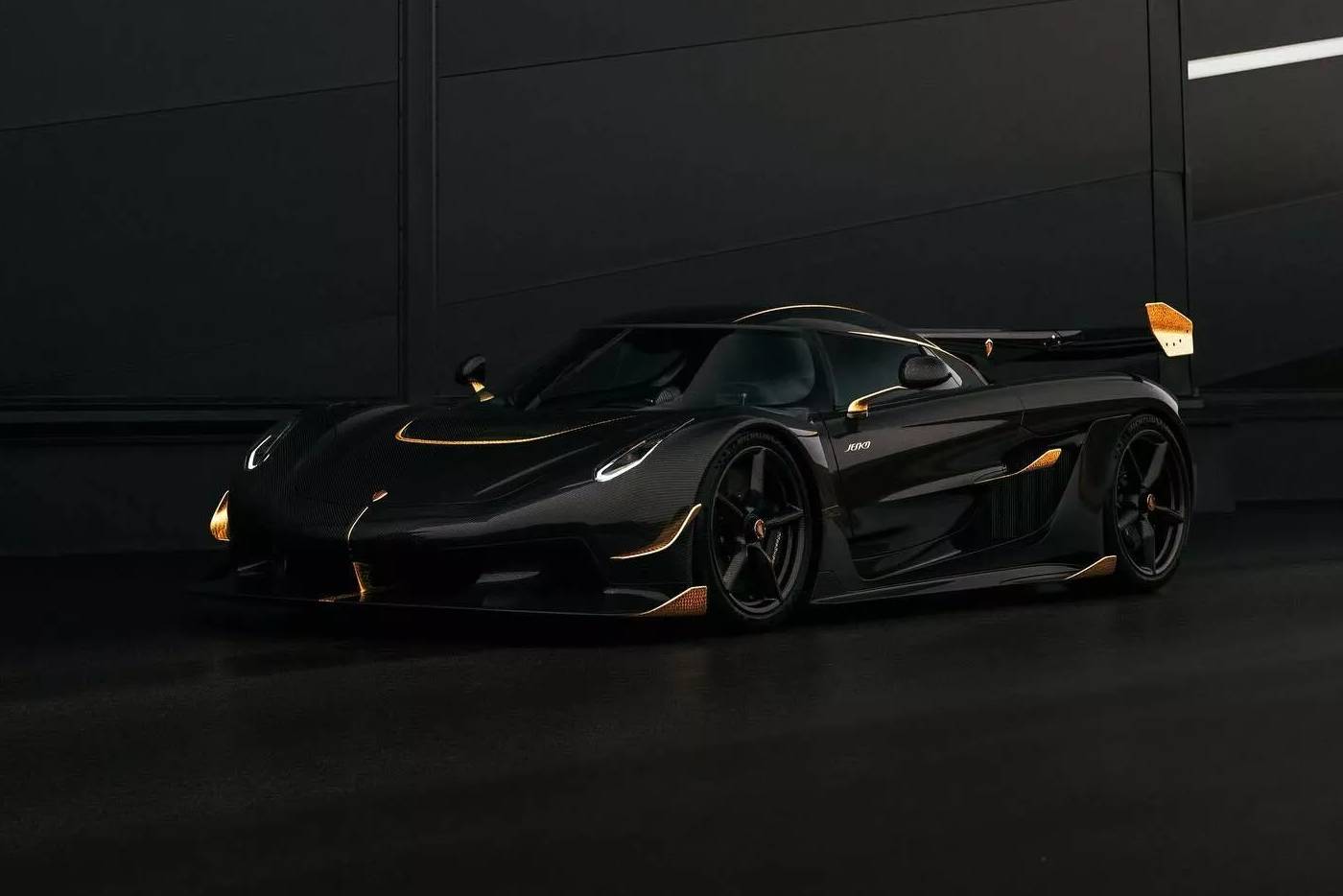 Full carbon Koenigsegg Jesko με χρυσό 24 καρατίων