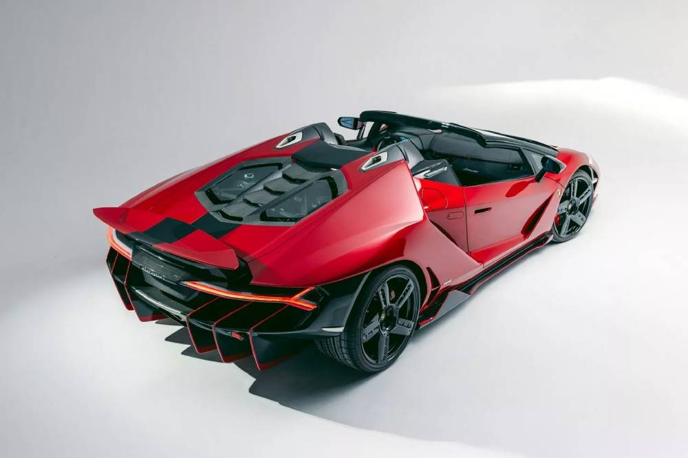 https://autogreeknews.gr/wp-content/uploads/2024/01/Lamborghini-Centenario-Roadster-16.jpg