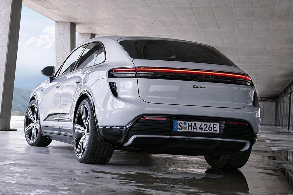 https://autogreeknews.gr/wp-content/uploads/2024/01/Porsche-Macan-2024-2.jpg