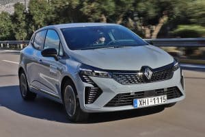 Renault-Clio-2024-kinisi