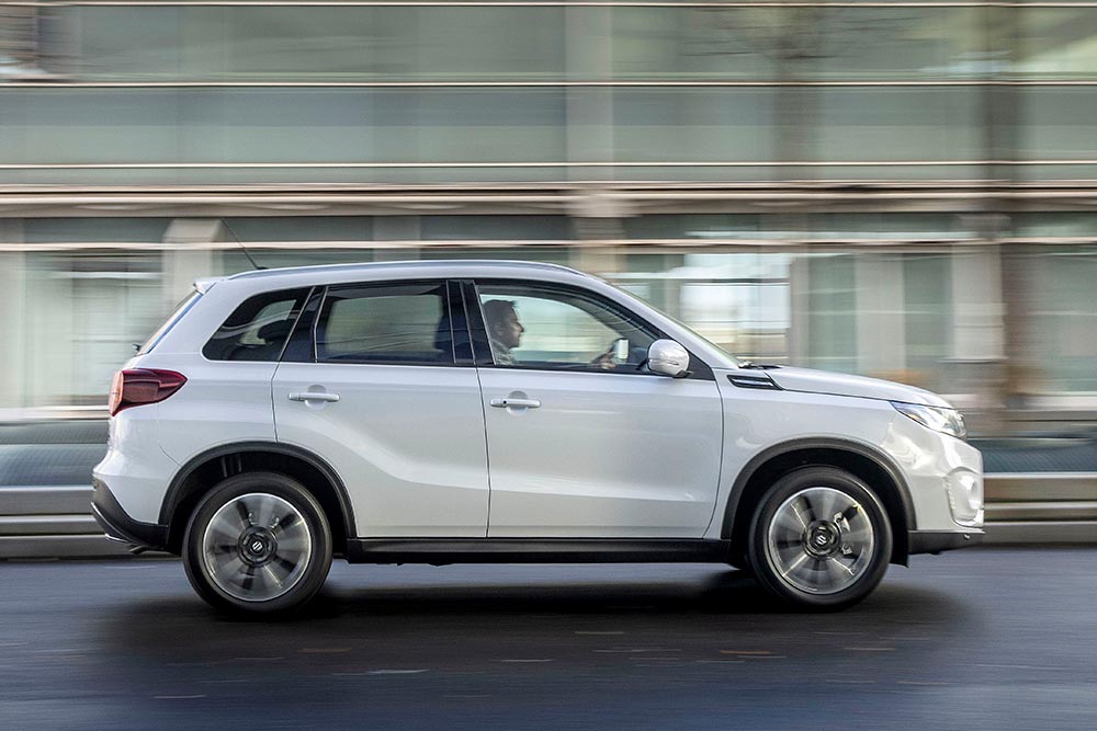 https://autogreeknews.gr/wp-content/uploads/2024/01/Suzuki_Vitara_Hybrid_1-5_33.jpg