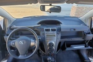 Toyota-Yaris-2010-(5)