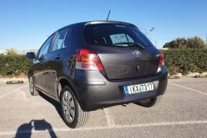 Toyota-Yaris-2010-(6)