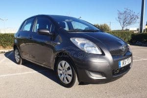 Toyota-Yaris-2010-(7)