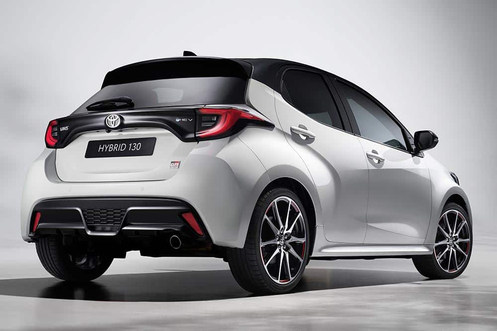 https://autogreeknews.gr/wp-content/uploads/2024/01/Toyota-Yaris-Hybrid-130-rear.jpg