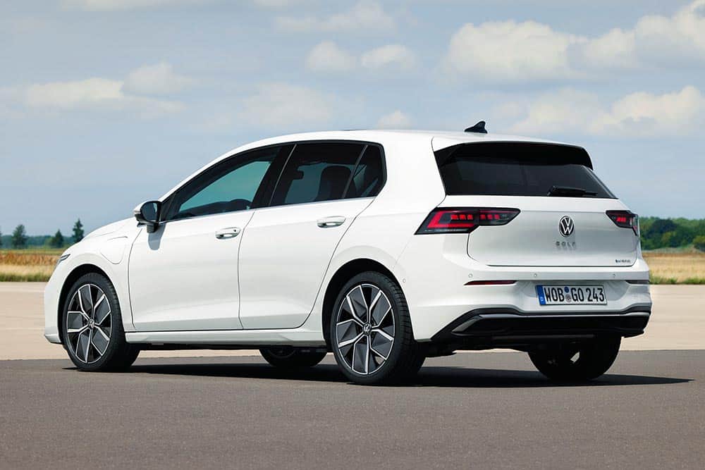 https://autogreeknews.gr/wp-content/uploads/2024/01/VW-Golf-2024-24.jpg