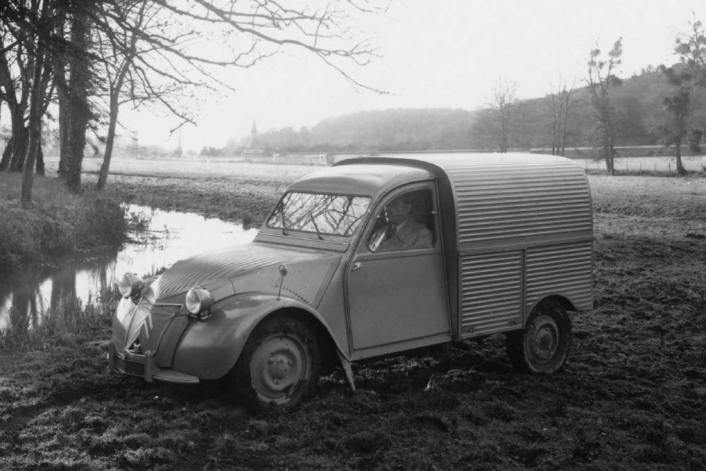 https://autogreeknews.gr/wp-content/uploads/2024/01/citroen_2cv_fourgonnette_type_au_8.jpg