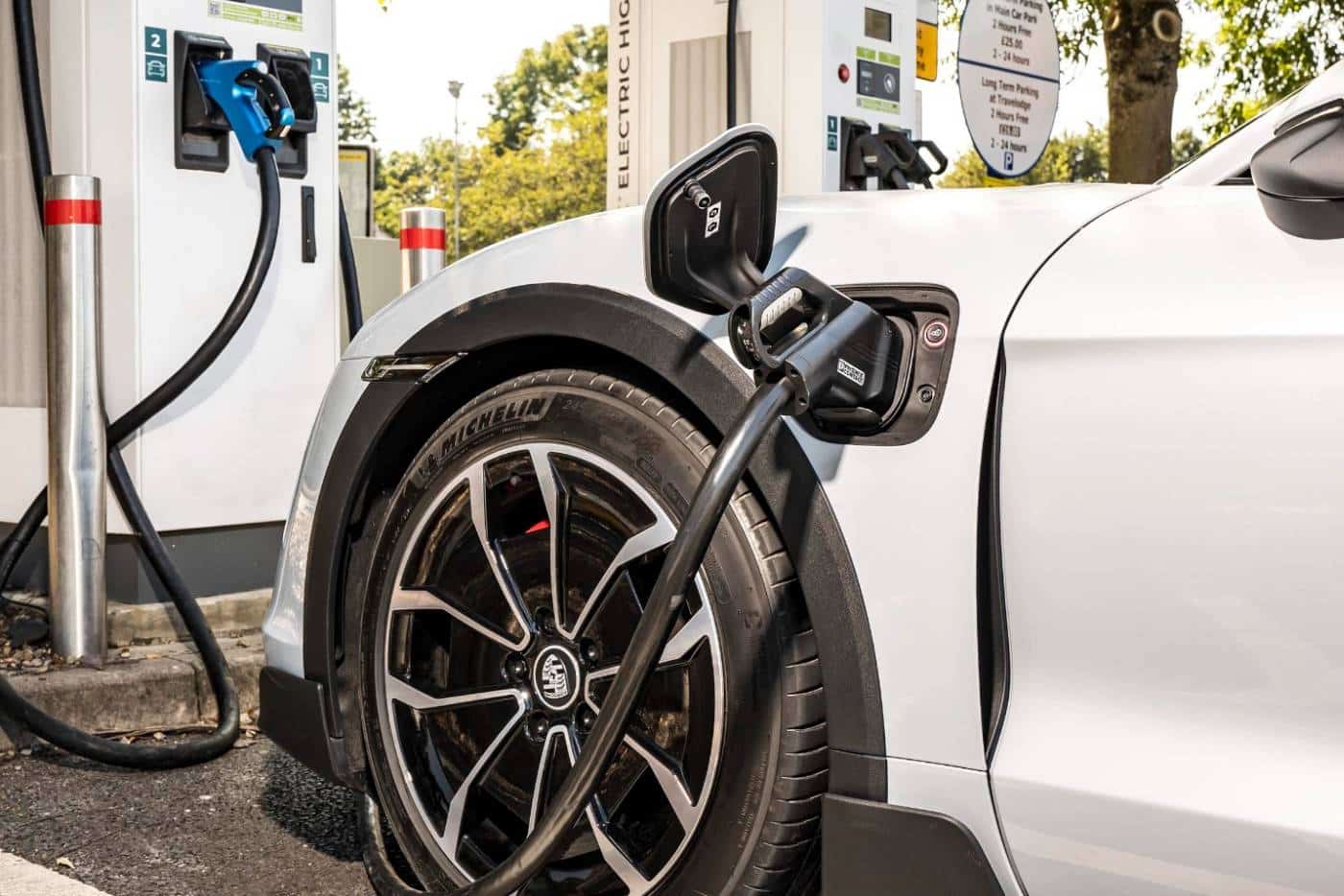 Σαλίγκαροι σε ταχύτητα οι ταχυφορτιστές