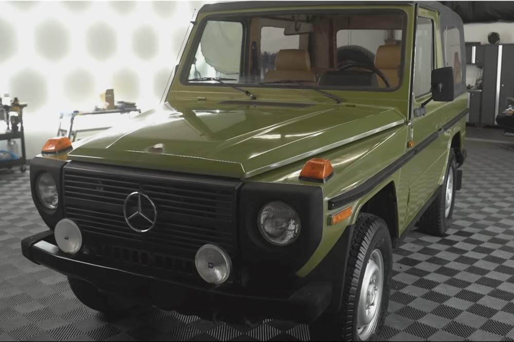 https://autogreeknews.gr/wp-content/uploads/2024/01/mercedes-benz-g-class-abandoned-in-a-military-tent-3.jpg
