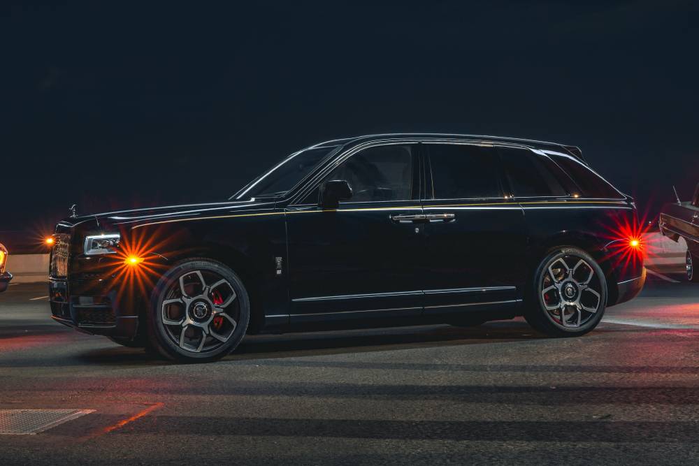 https://autogreeknews.gr/wp-content/uploads/2024/01/rolls-royce_cullinan_black_badge_227.jpg