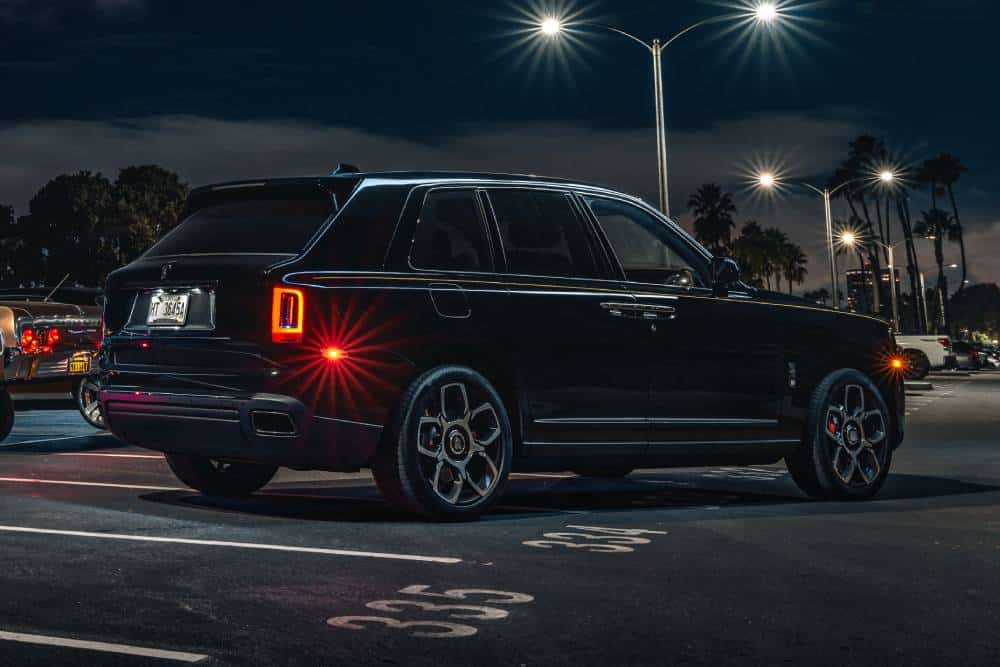 https://autogreeknews.gr/wp-content/uploads/2024/01/rolls-royce_cullinan_black_badge_8.jpg