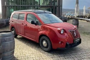 vanderer-electric-mini-camper-blends-the-retro-loo (1)