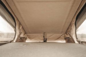 vanderer-electric-mini-camper-blends-the-retro-loo (7)