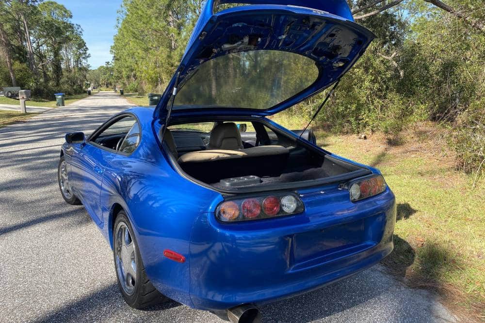 https://autogreeknews.gr/wp-content/uploads/2024/02/1993_toyota_supra_IMG_0423-1-04657-scaled-1.jpg