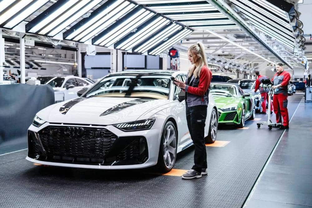 https://autogreeknews.gr/wp-content/uploads/2024/02/2024-Audi-RS-6-Avant-GT-0205-24.jpg