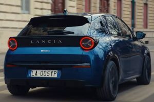 2024-Lancia-Ypsilon-Limited-Edition-Cassina-14-204