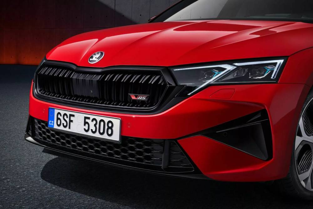 https://autogreeknews.gr/wp-content/uploads/2024/02/2024-Skoda-Octavia-RS-13-2048x1366-1.jpg