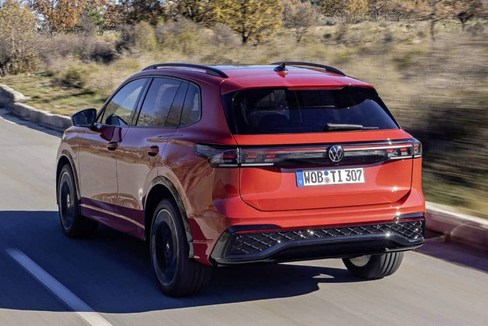 https://autogreeknews.gr/wp-content/uploads/2024/02/2024-vw-tiguan-phev-goes-on-sale-with-up-to-75-mil-1.jpg