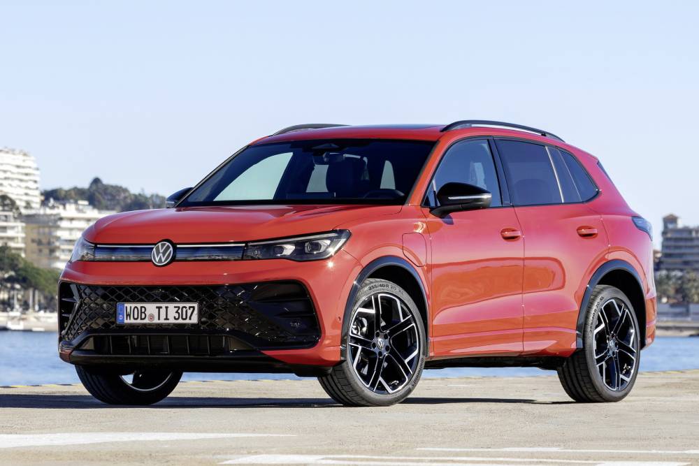 https://autogreeknews.gr/wp-content/uploads/2024/02/2024-vw-tiguan-phev-goes-on-sale-with-up-to-75-mil-11.jpg