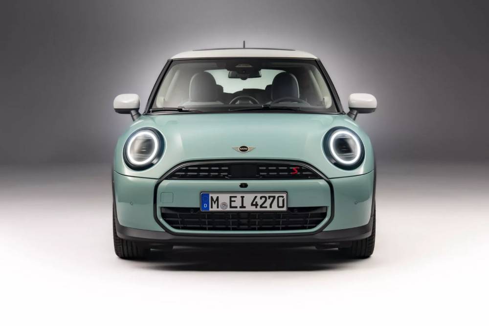 https://autogreeknews.gr/wp-content/uploads/2024/02/2025-MINI-ICE-Cooper-3-2048x1366-1.jpg