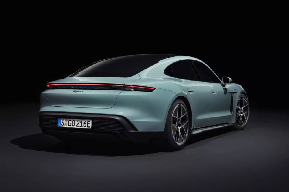 https://autogreeknews.gr/wp-content/uploads/2024/02/2025-Porsche-Taycan-7-2048x1536-1.jpg