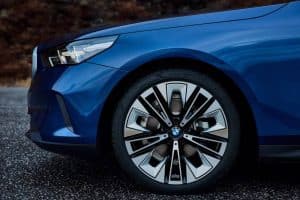 BMW-5-Series-Touring-10-2048×1366