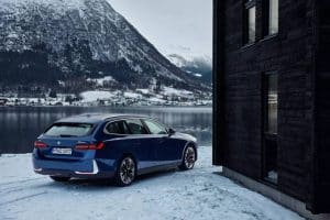 BMW-5-Series-Touring-7-2048×1366