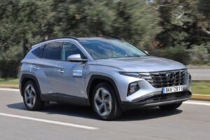 Hyundai-Tucson-PHEV-kinisi