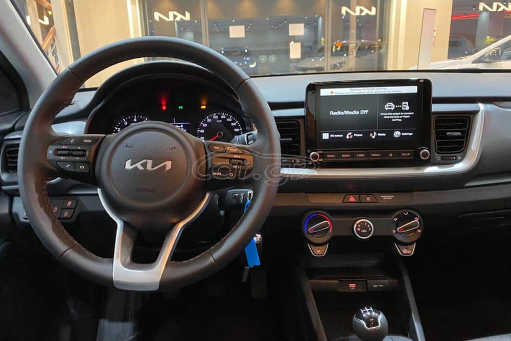 https://autogreeknews.gr/wp-content/uploads/2024/02/Kia-Stonic-etoimoparadota-4.jpg
