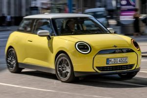 Mini-Cooper-E-Classic-1s-2048×1152