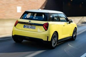 Mini-Cooper-E-Classic-20-2048×1366