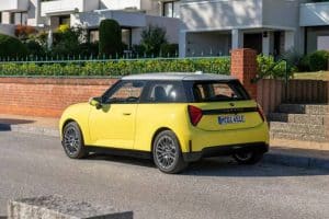 Mini-Cooper-E-Classic-27-2048×1366