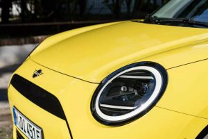 Mini-Cooper-E-Classic-40-2048×1366